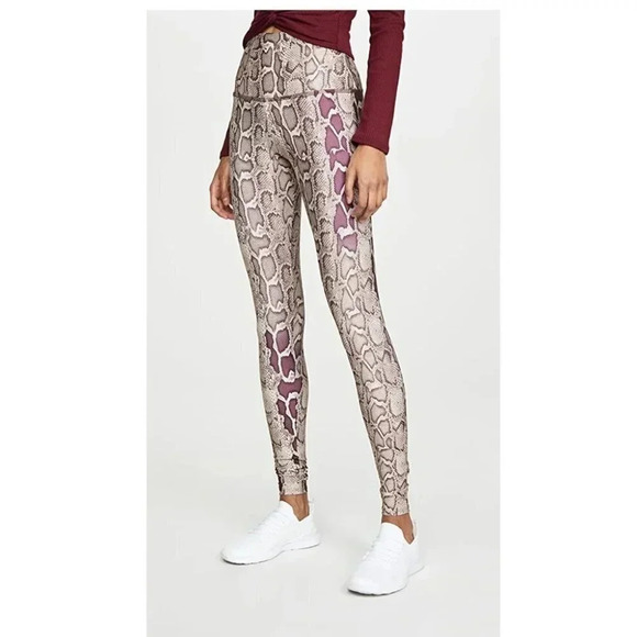 ONZIE - NWT High Rise Graphic Leggings in Viper - Picture 4 of 9